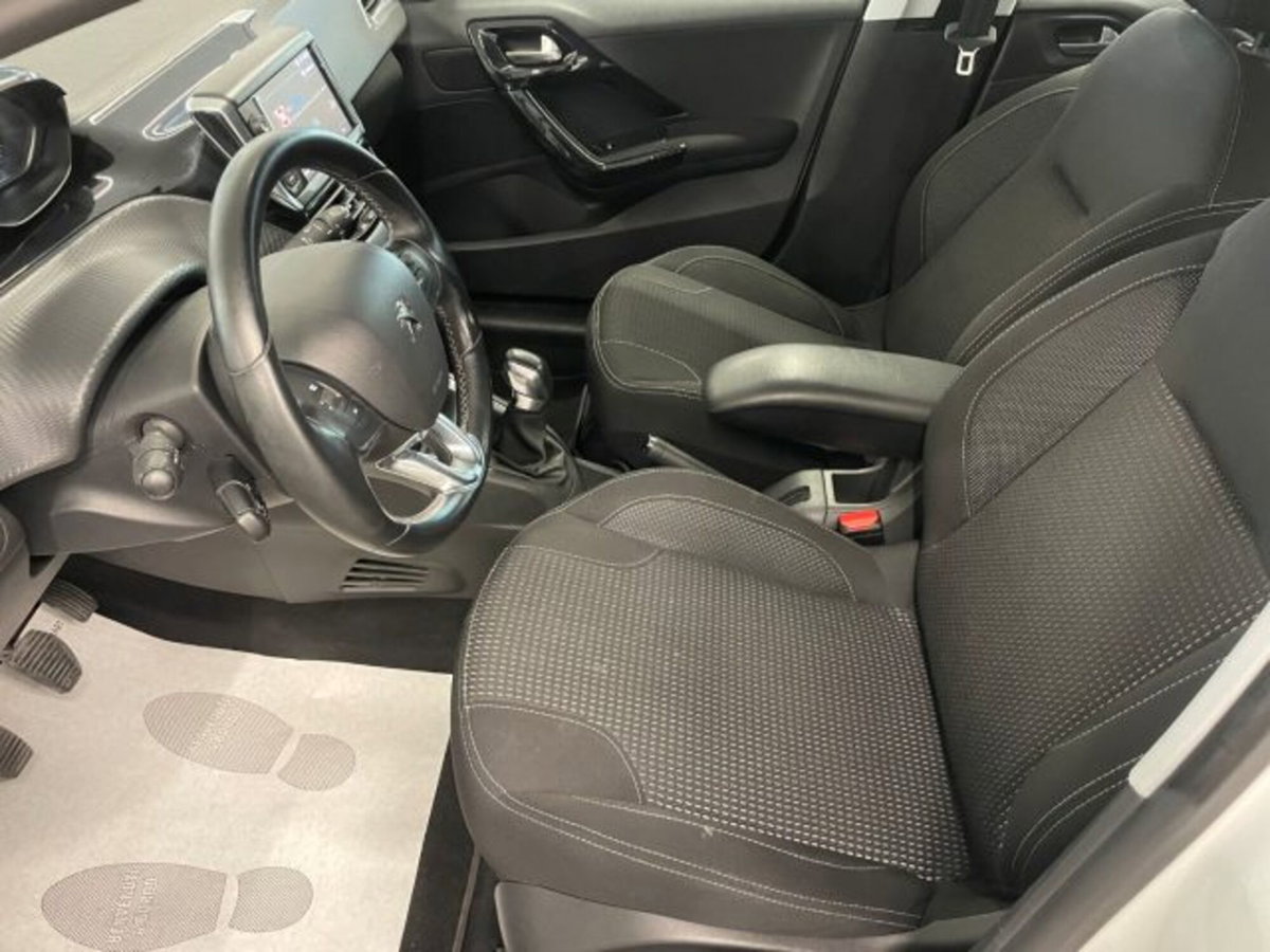 Peugeot 208 VTi 82 CV 5 porte Allure (2)