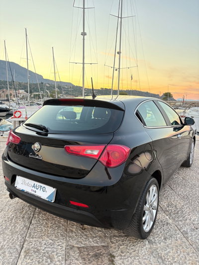 Alfa Romeo Giulietta 1.6 JTDm-2 Distinctive (5)