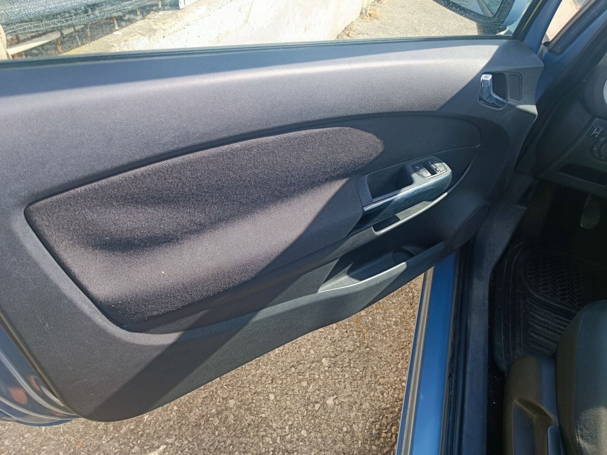 Opel Corsa 1.2 3 porte Enjoy (10)