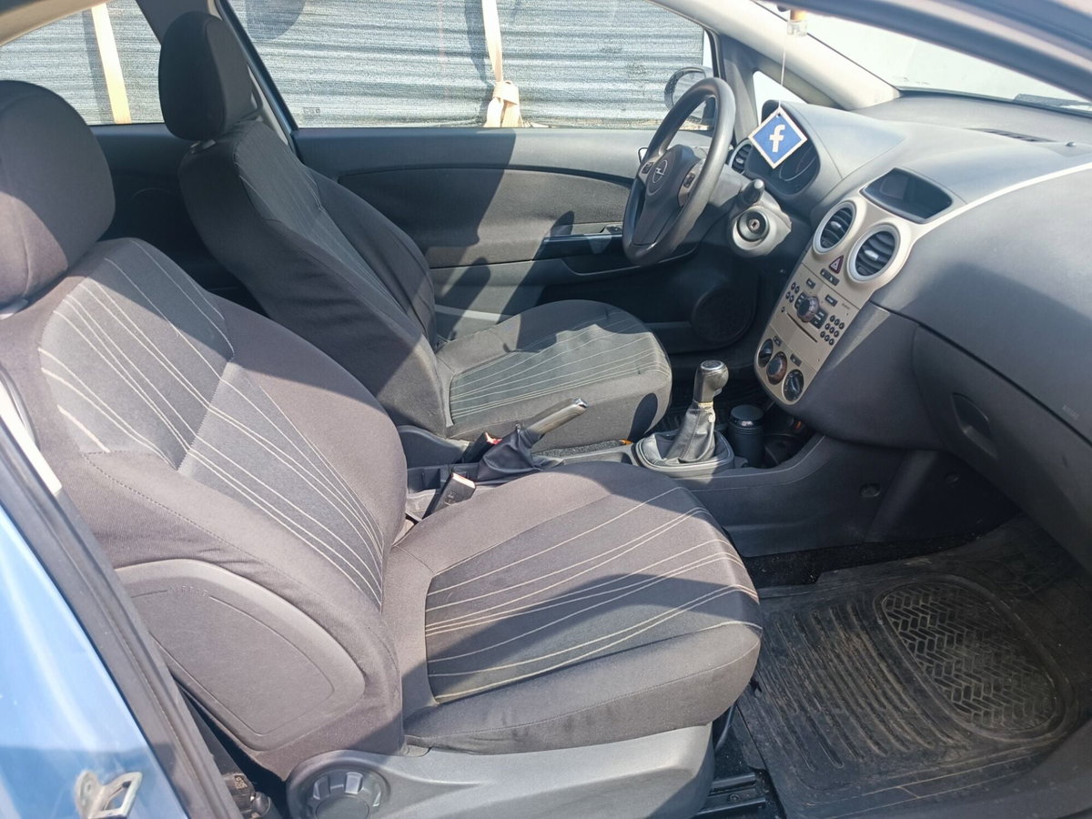 Opel Corsa 1.2 3 porte Enjoy (8)