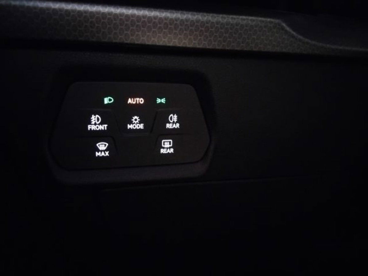 SEAT Leon 1.0 tsi Style 110cv (19)