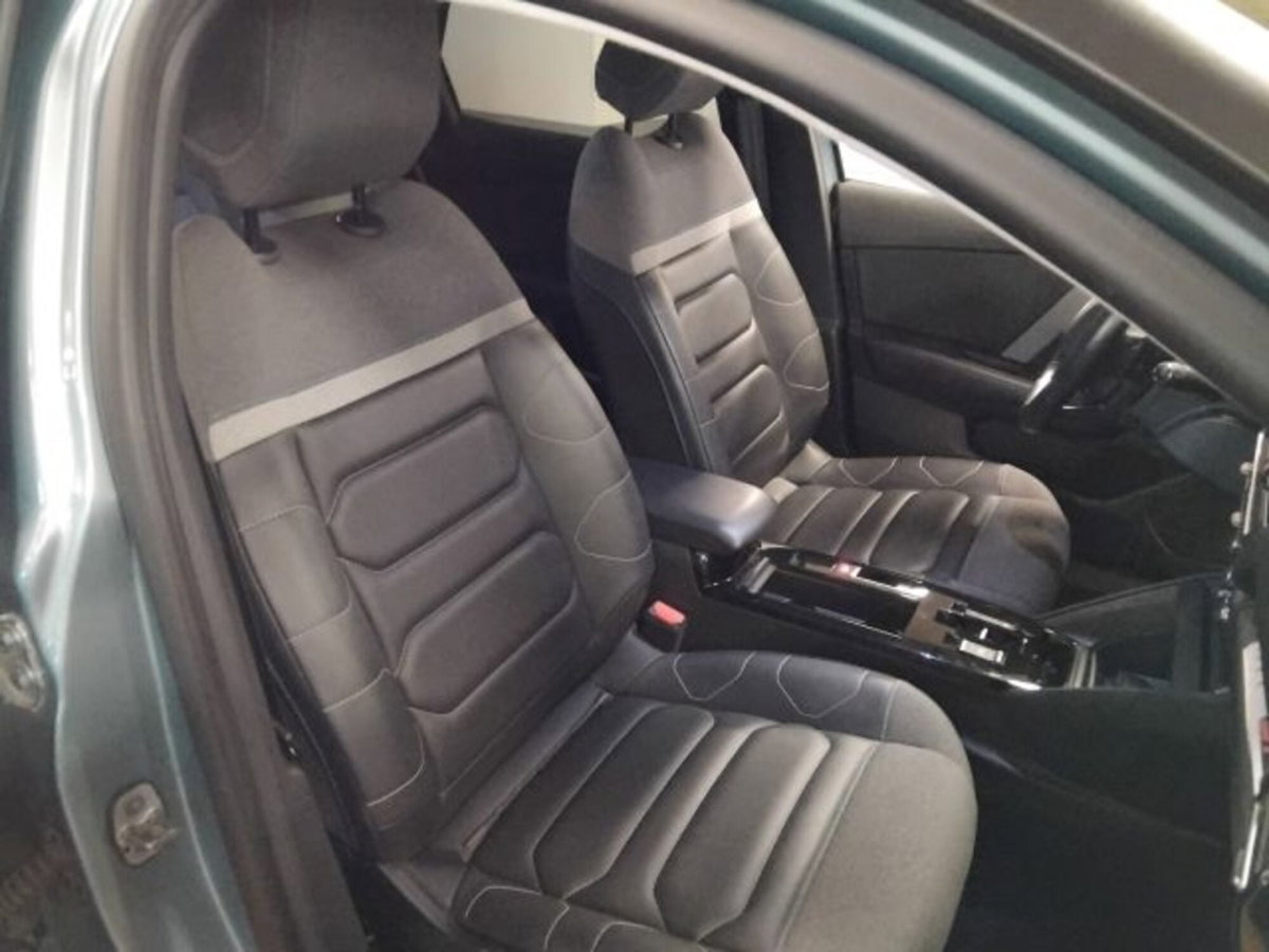 Citroen C4 PureTech 130 S&S EAT8 Shine (16)