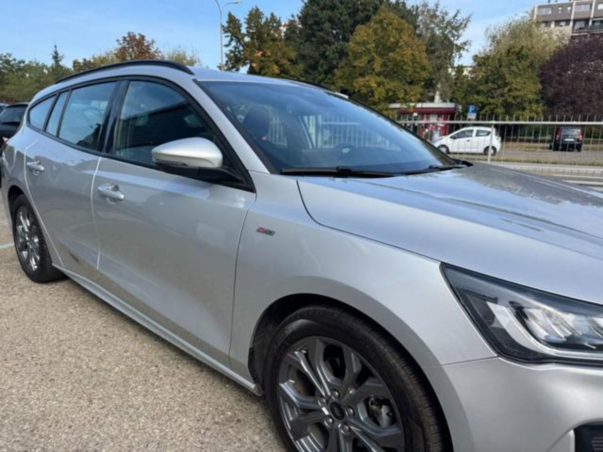 Ford Focus Station Wagon 1.0 EcoBoost Hybrid 155 CV SW ST-Line (3)