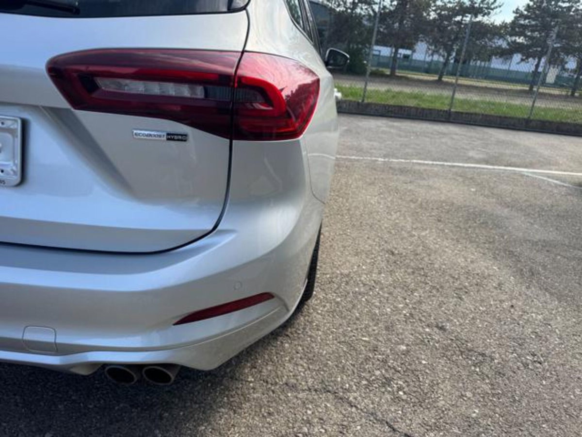 Ford Focus Station Wagon 1.0 EcoBoost Hybrid 155 CV SW ST-Line (6)