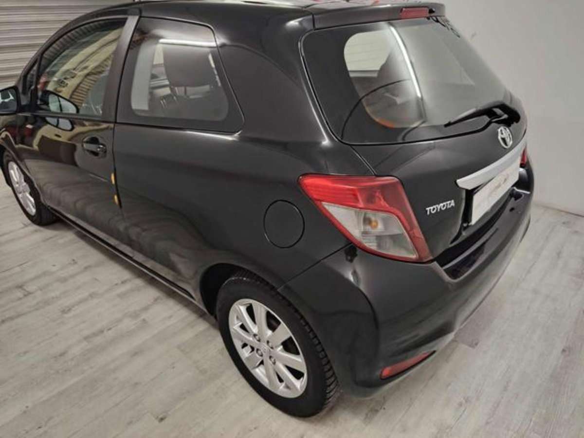 Toyota Yaris 1.D-4D 5 porte (3)