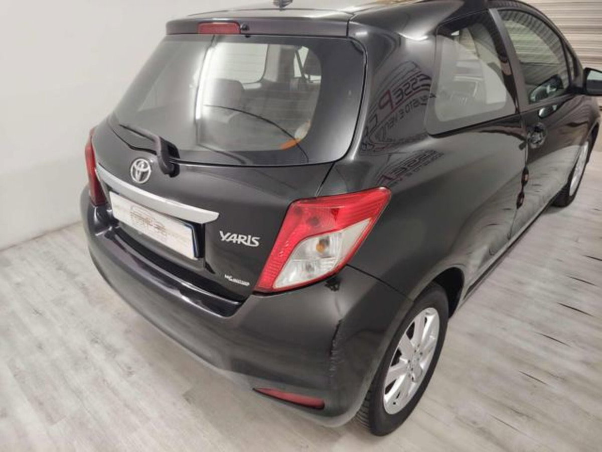 Toyota Yaris 1.D-4D 5 porte (4)