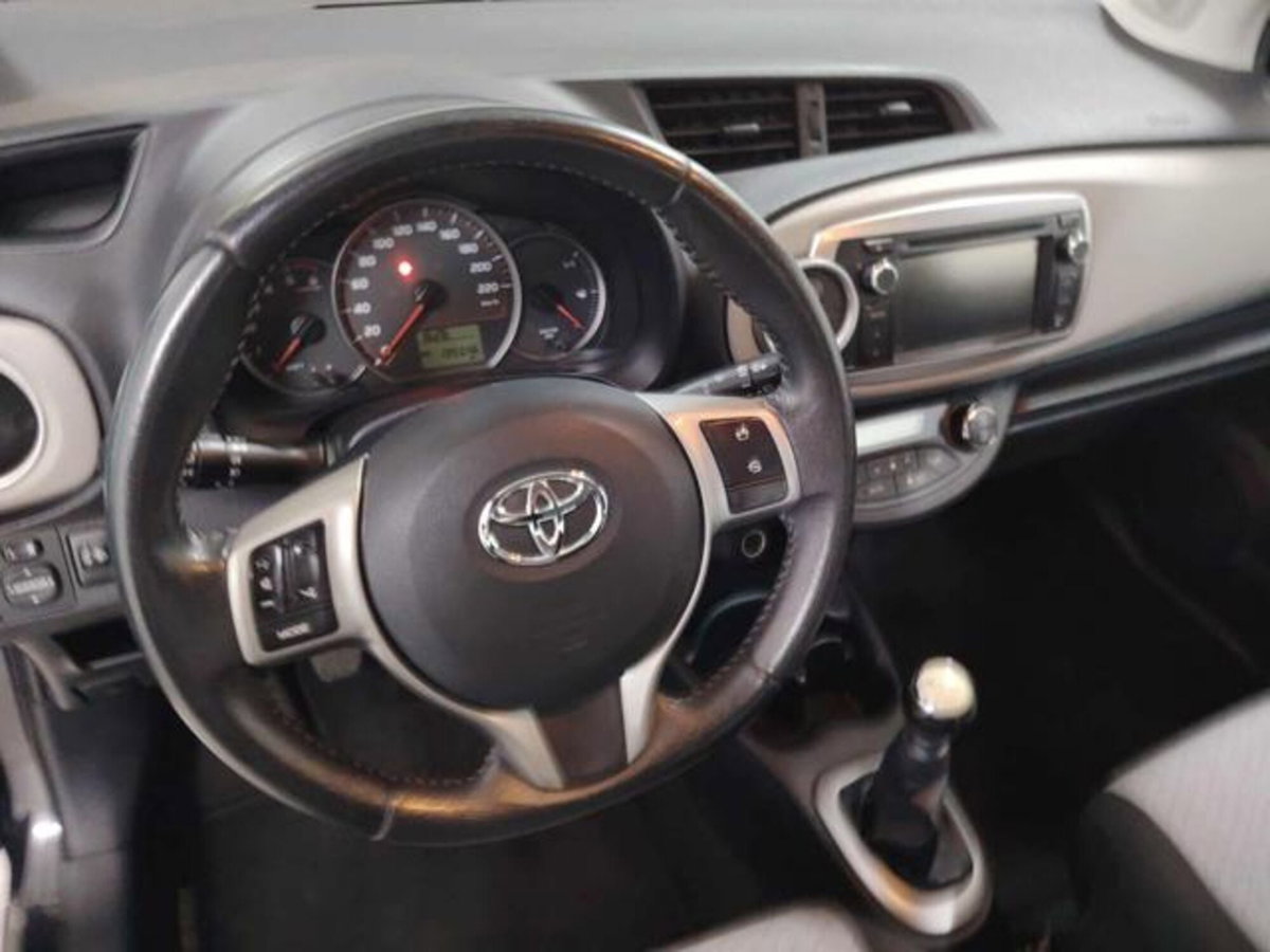 Toyota Yaris 1.D-4D 5 porte (5)