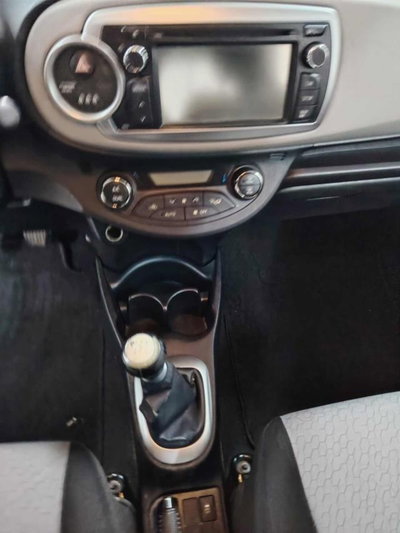 Toyota Yaris 1.D-4D 5 porte (6)