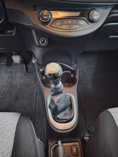 Toyota Yaris 1.D-4D 5 porte (7)