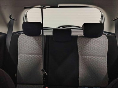 Toyota Yaris 1.D-4D 5 porte (9)