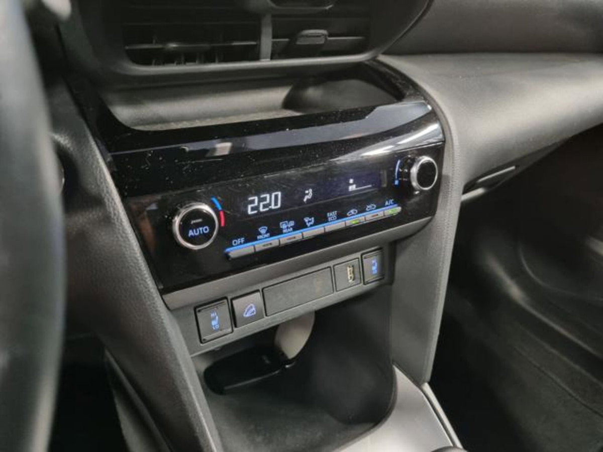 Toyota Yaris Cross 1.5 Hybrid 5p. E-CVT AWD-i Trend (16)