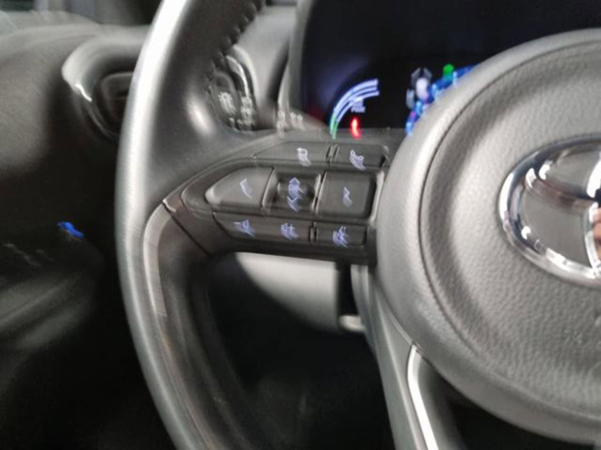 Toyota Yaris Cross 1.5 Hybrid 5p. E-CVT AWD-i Trend (19)