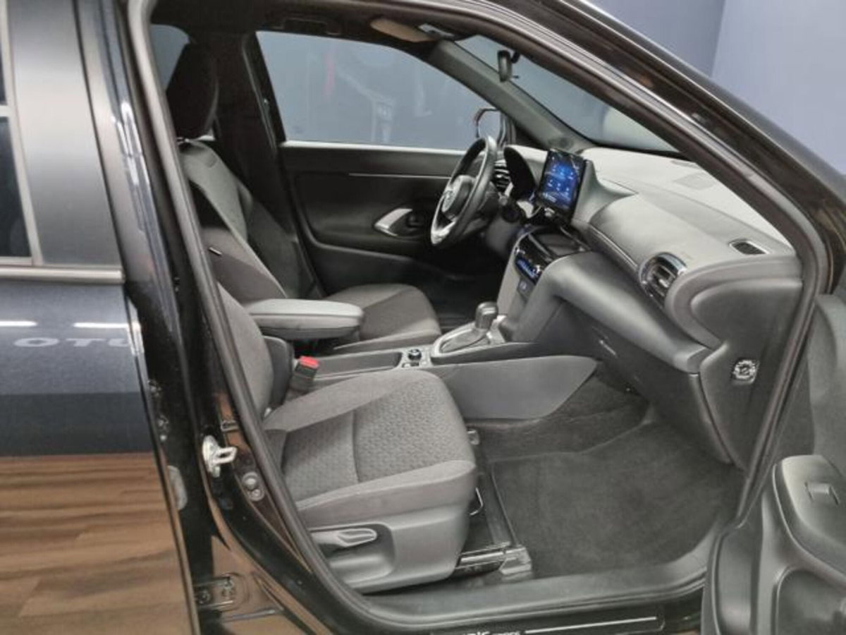 Toyota Yaris Cross 1.5 Hybrid 5p. E-CVT AWD-i Trend (9)