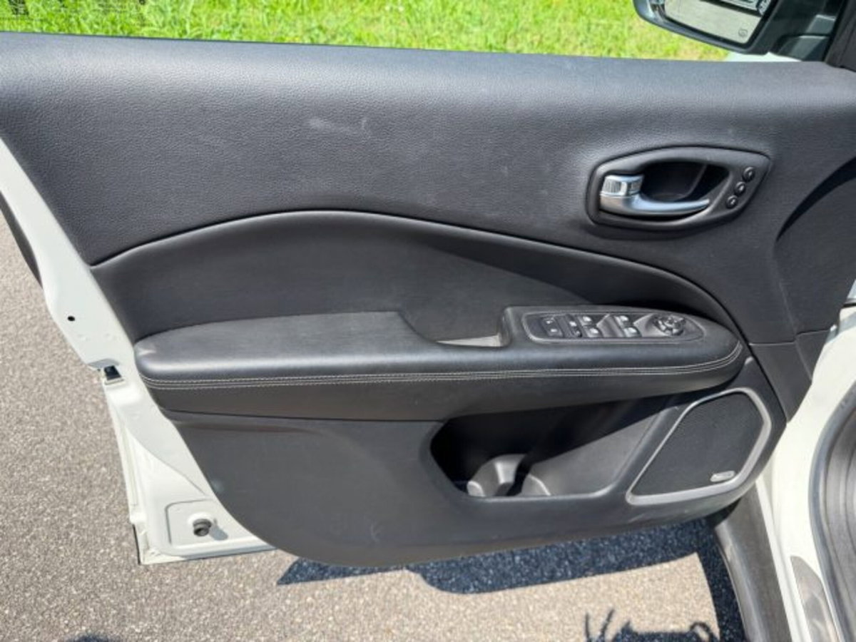 Jeep Compass 1.3 T4 240CV PHEV AT6 4xe S (8)