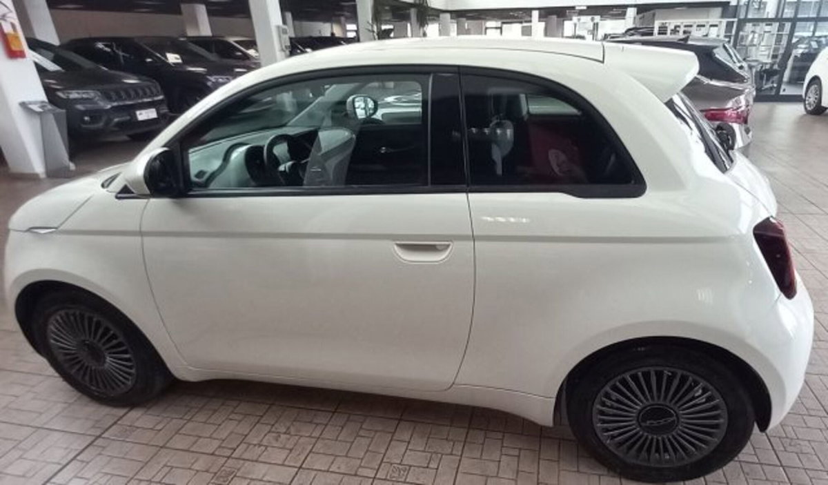 Fiat 500e Icon Berlina 42 kWh (3)