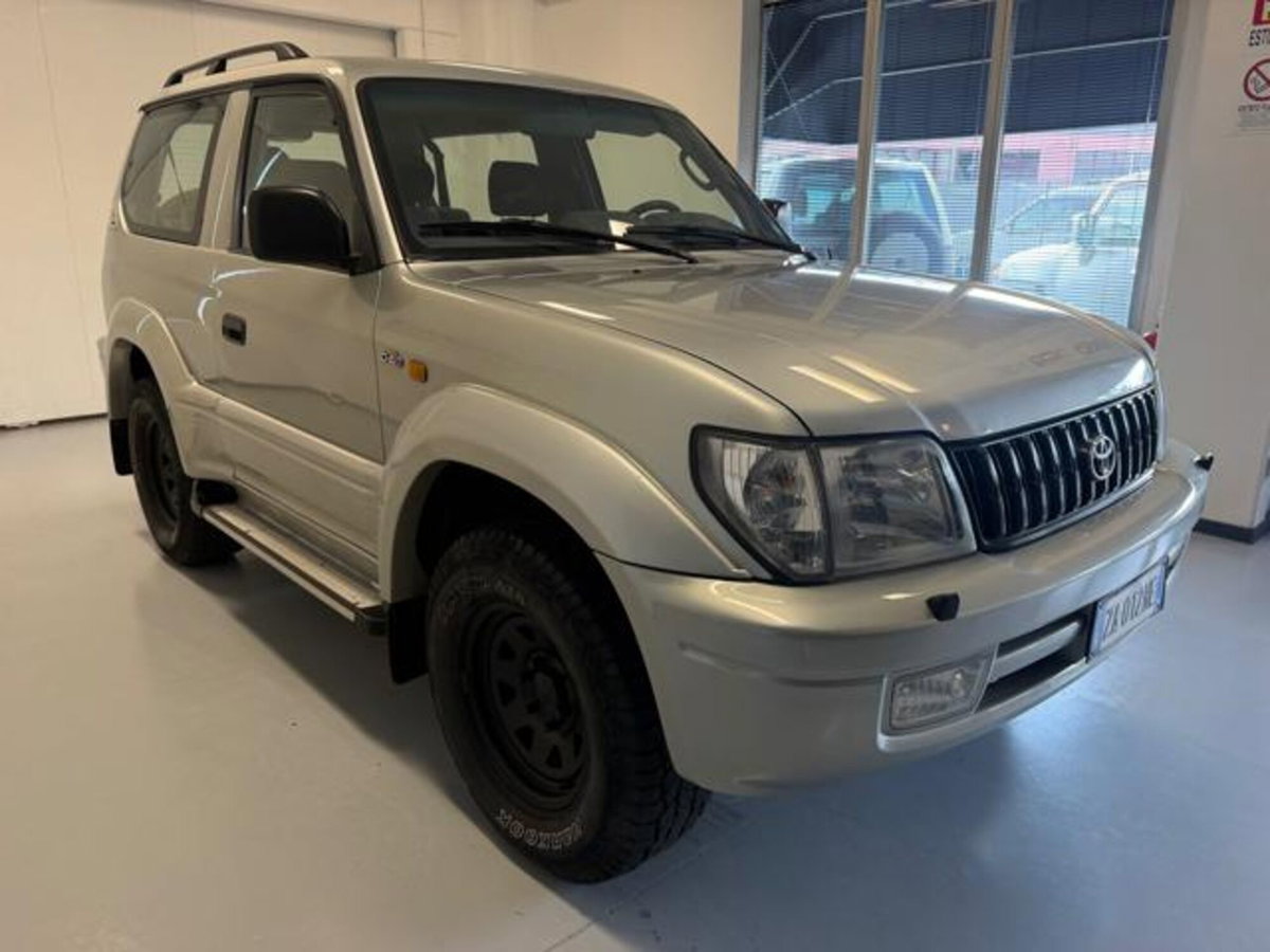 Toyota Land Cruiser Tdi D-4D cat 3 porte KDJ90 GX (3)