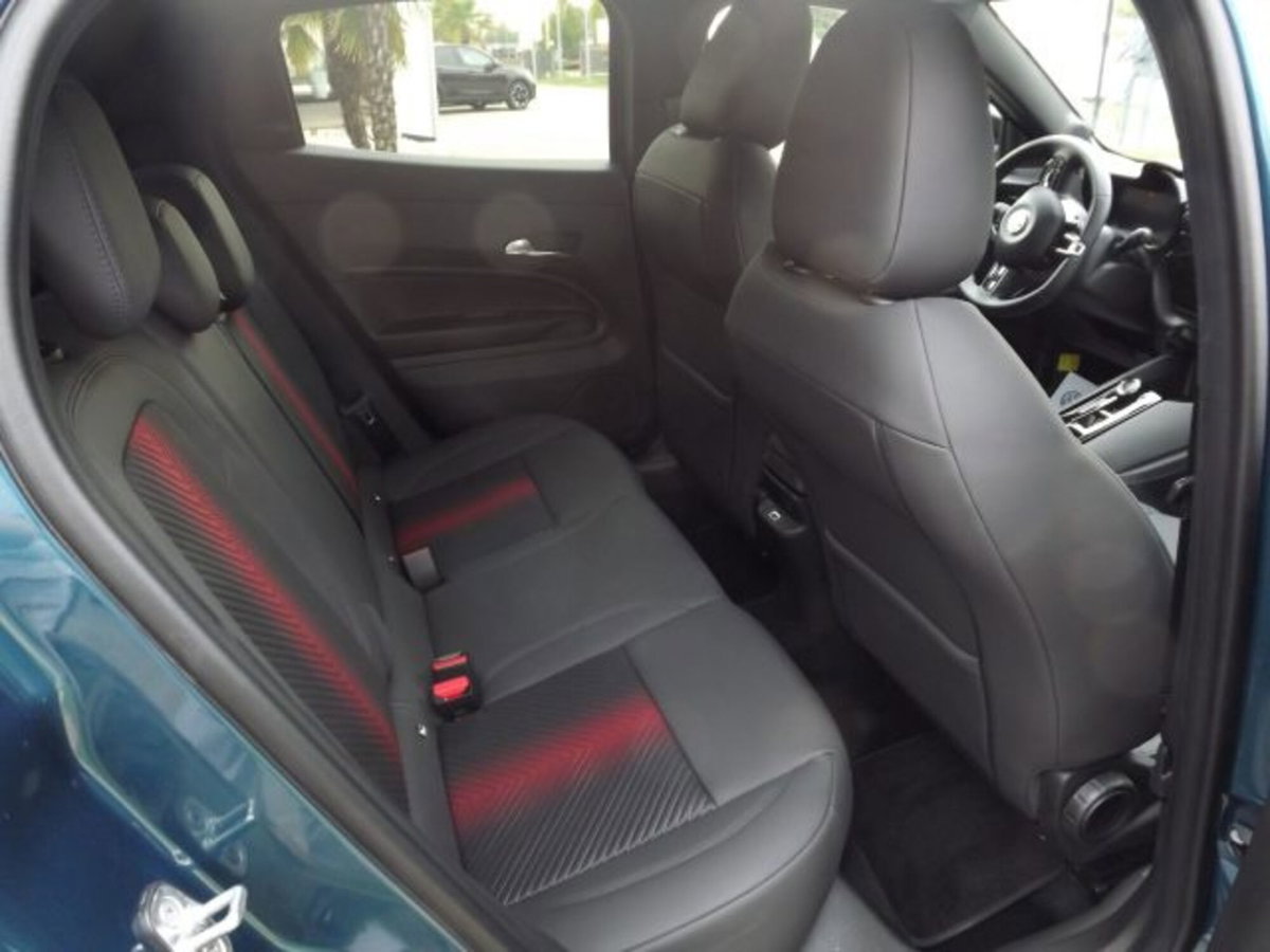 Alfa Romeo Junior 1.2 ibrida 145cv edct6 (16)