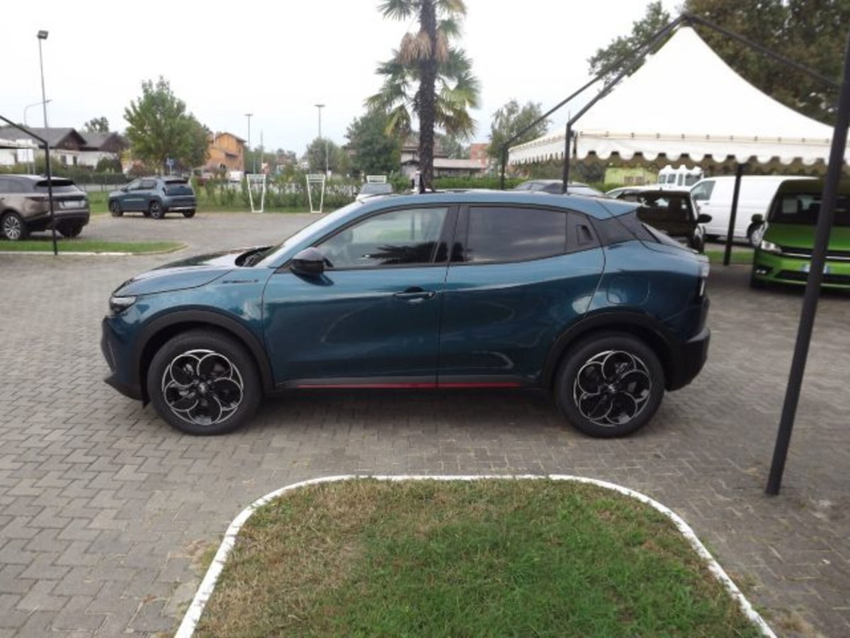 Alfa Romeo Junior 1.2 ibrida 145cv edct6 (4)