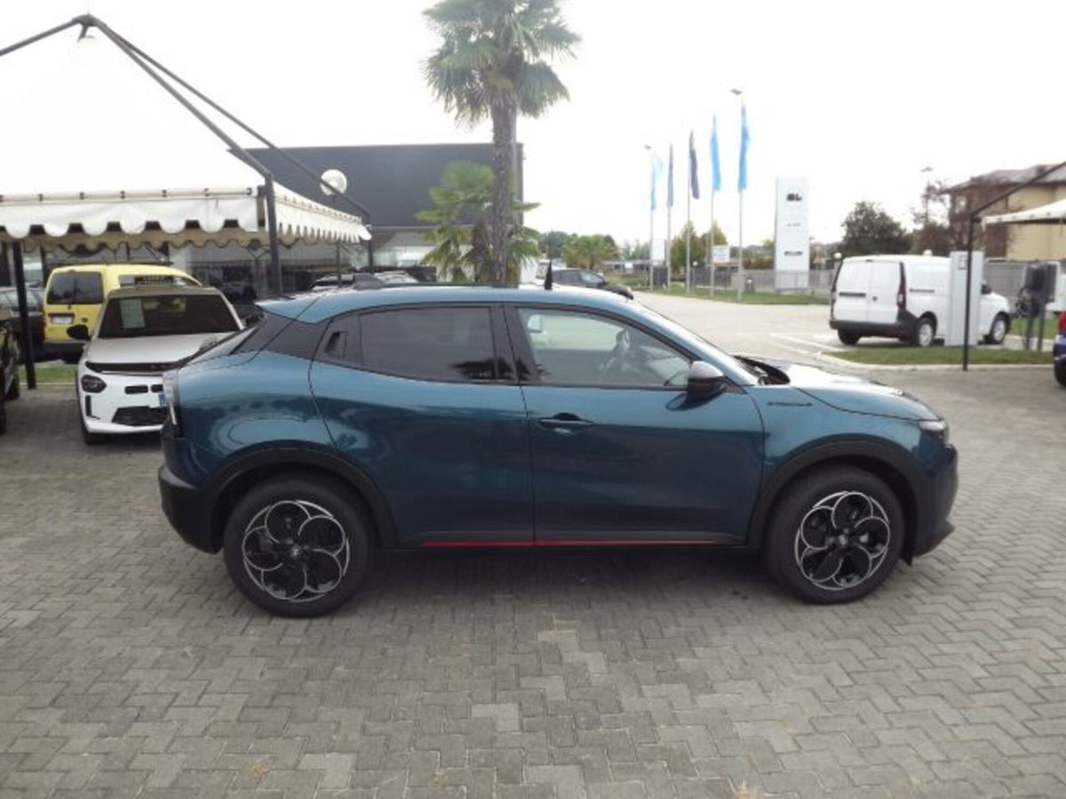 Alfa Romeo Junior 1.2 ibrida 145cv edct6 (7)
