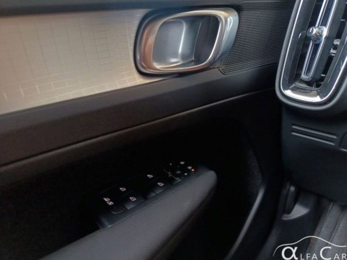 Volvo XC40 T5 Recharge Plug-in Hybrid automatico Core (16)