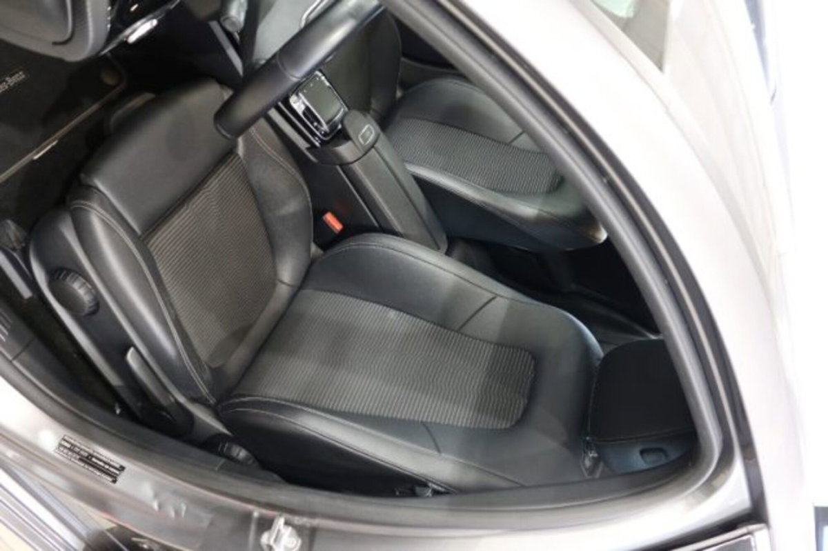 Mercedes-Benz Classe A Sedan 180 Automatic 4p. Sport (9)
