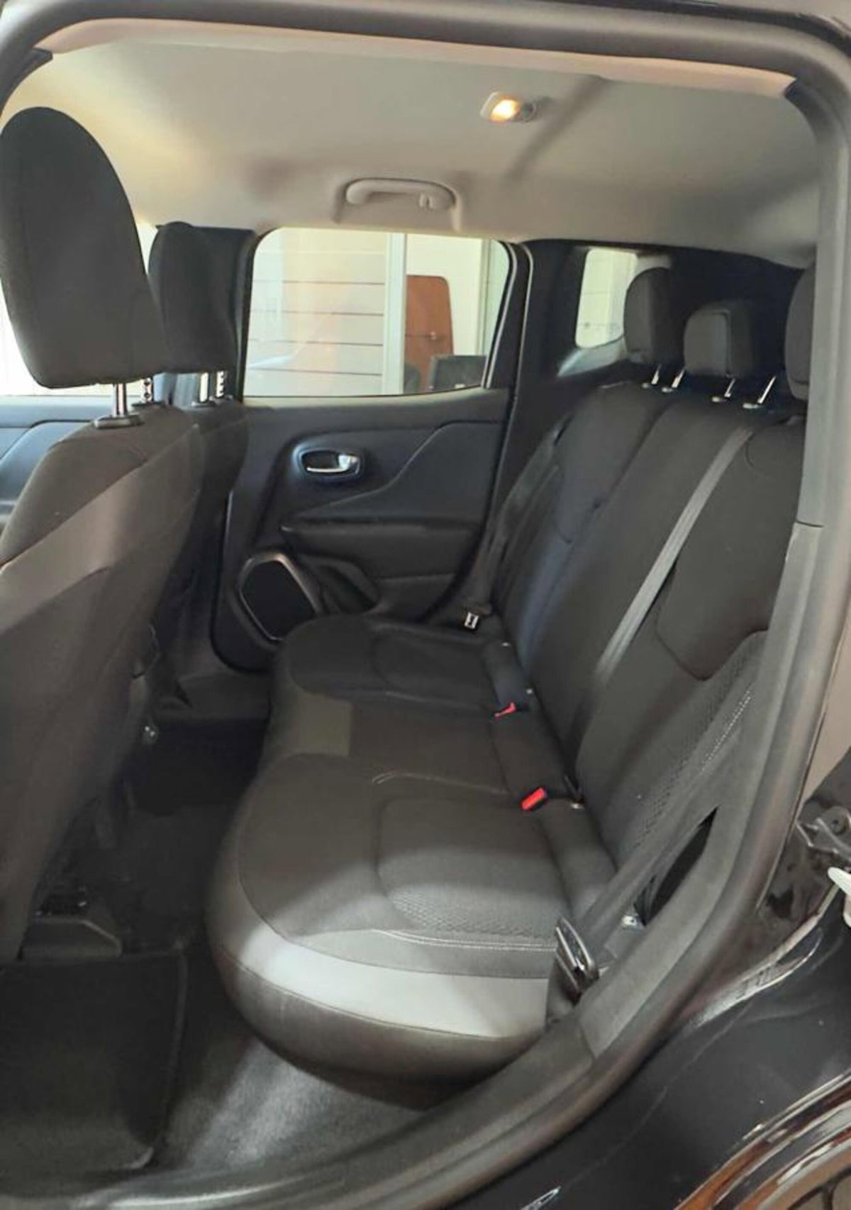 Jeep Renegade 1.6 Mjt 120 CV Limited (10)