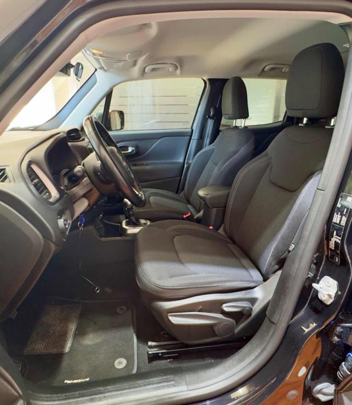 Jeep Renegade 1.6 Mjt 120 CV Limited (9)