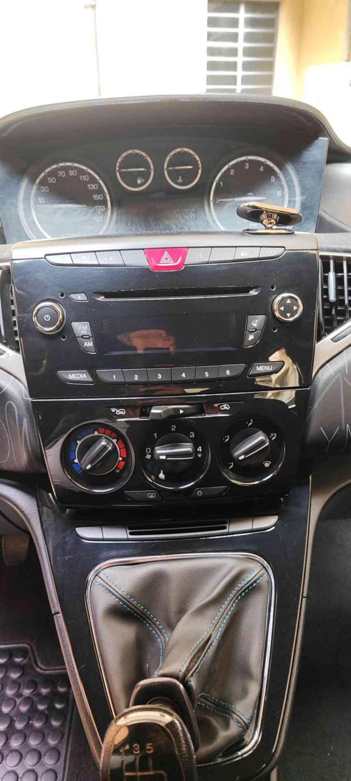 Lancia Ypsilon 1.2 69 CV 5 porte Elefantino (10)