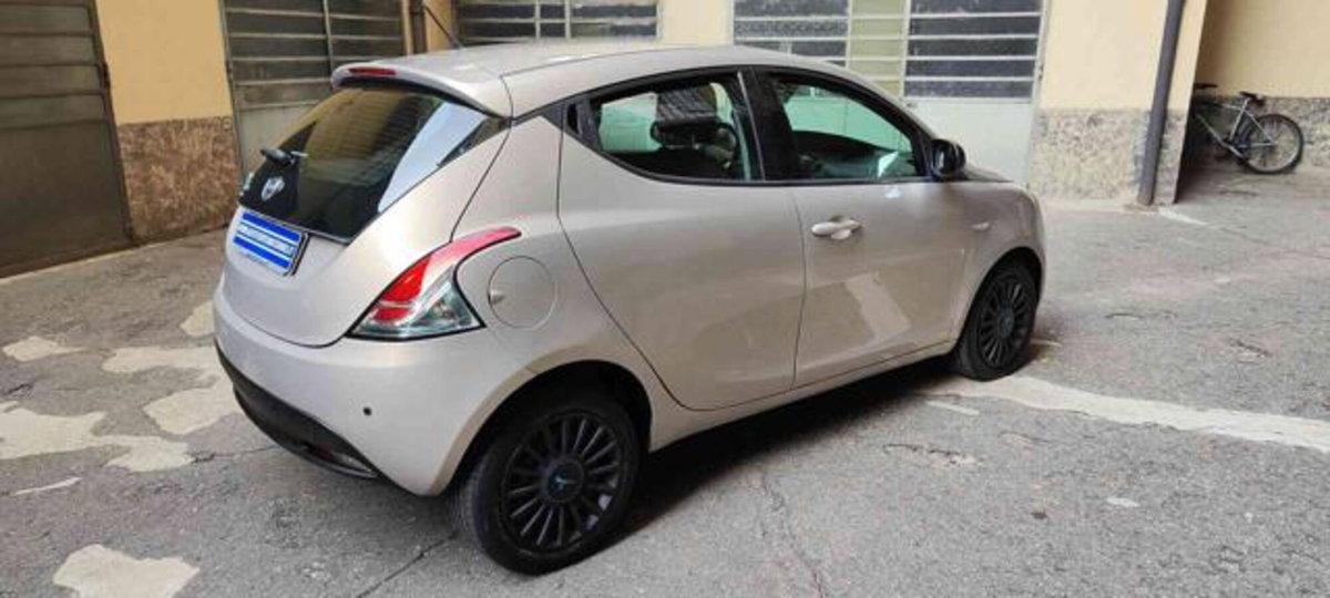 Lancia Ypsilon 1.2 69 CV 5 porte Elefantino (3)