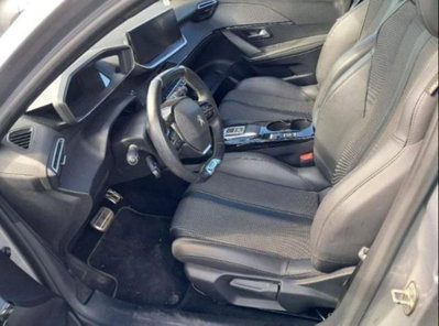 Peugeot 208 motore elettrico 136 CV 5 porte GT (6)