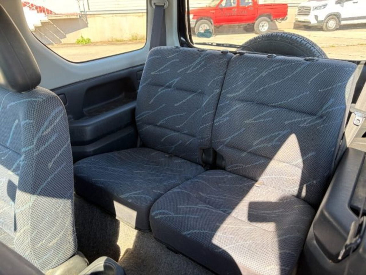 Suzuki Jimny 1.3i 16V cat 4WD JLX (10)