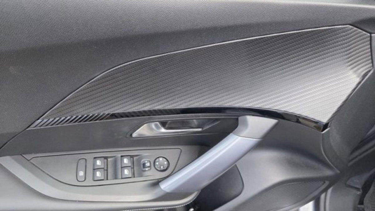 Peugeot 2008 PureTech 100 S&S Allure Navi Pack (10)