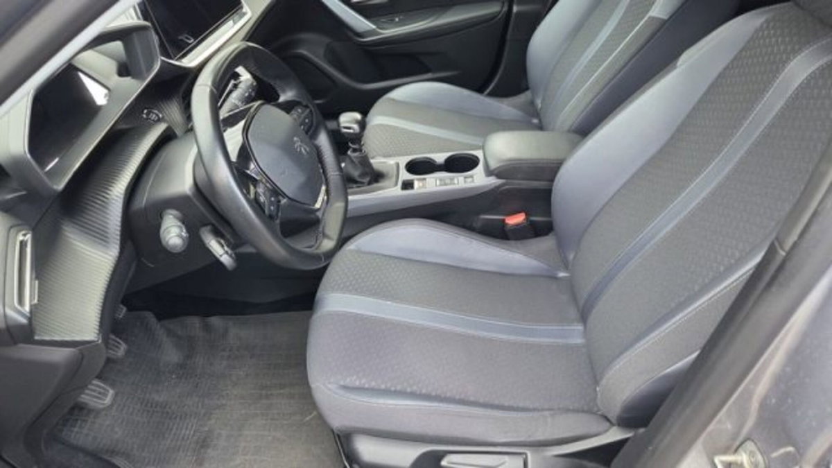 Peugeot 2008 PureTech 100 S&S Allure Navi Pack (11)