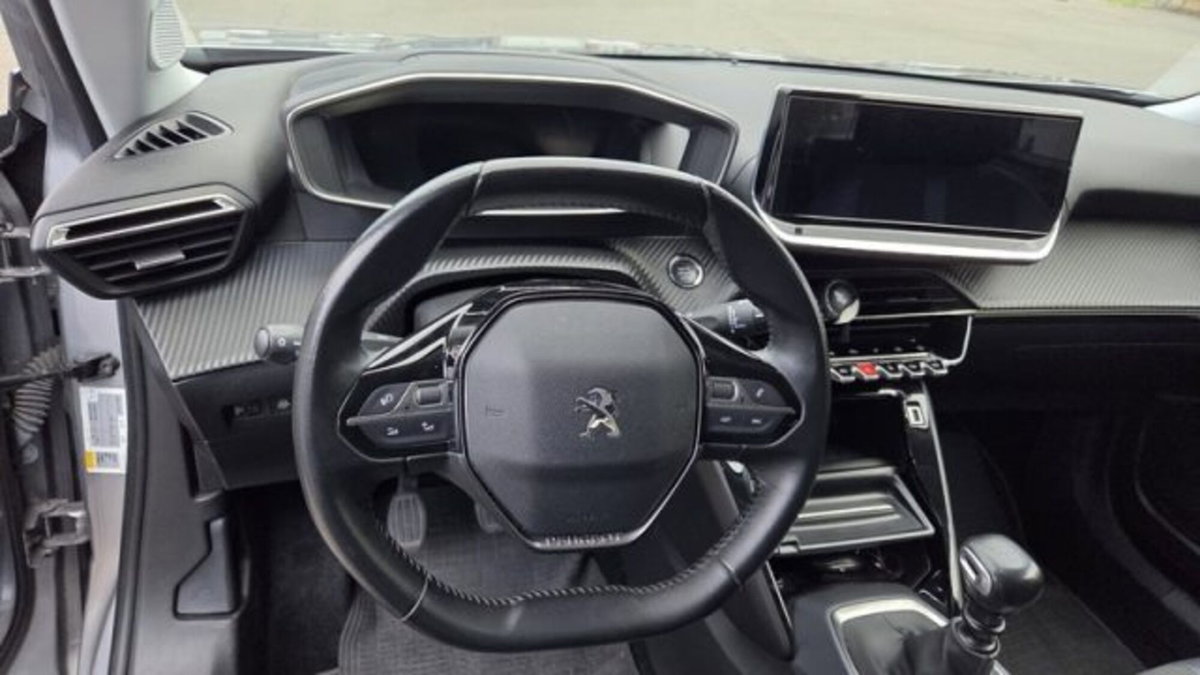 Peugeot 2008 PureTech 100 S&S Allure Navi Pack (12)