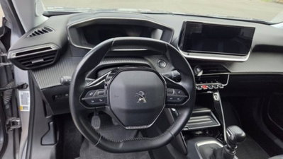Peugeot 2008 PureTech 100 S&S Allure Navi Pack (12)