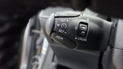 Peugeot 2008 PureTech 100 S&S Allure Navi Pack (14)