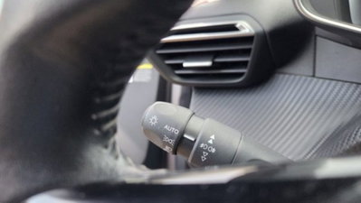 Peugeot 2008 PureTech 100 S&S Allure Navi Pack (15)