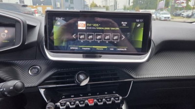 Peugeot 2008 PureTech 100 S&S Allure Navi Pack (17)
