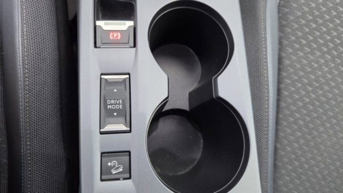 Peugeot 2008 PureTech 100 S&S Allure Navi Pack (20)