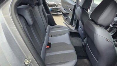 Peugeot 2008 PureTech 100 S&S Allure Navi Pack (7)