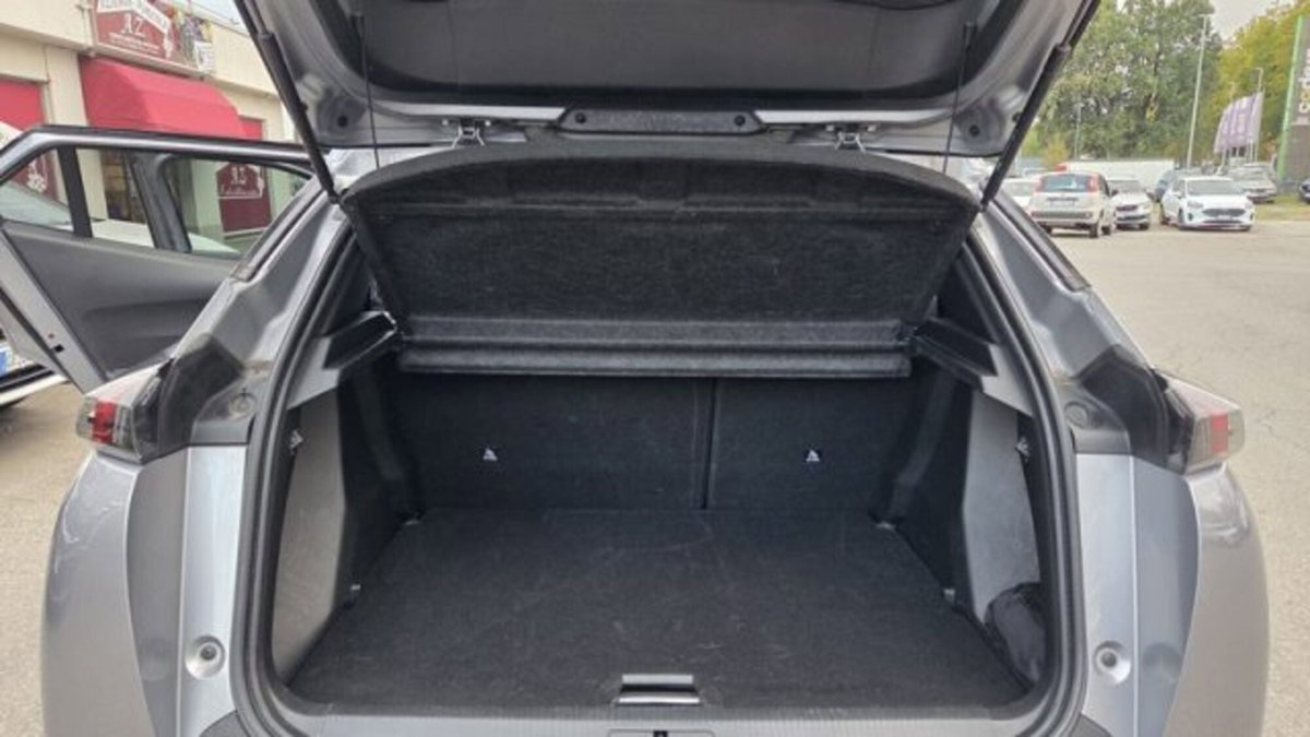 Peugeot 2008 PureTech 100 S&S Allure Navi Pack (8)