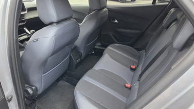 Peugeot 2008 PureTech 100 S&S Allure Navi Pack (9)