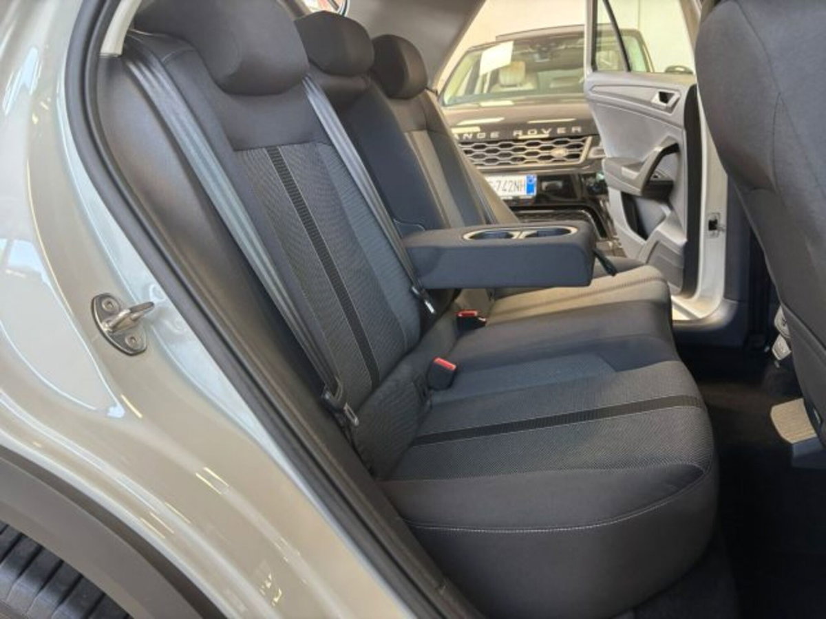 Volkswagen T-Roc 1.0 tsi Edition 110cv (15)