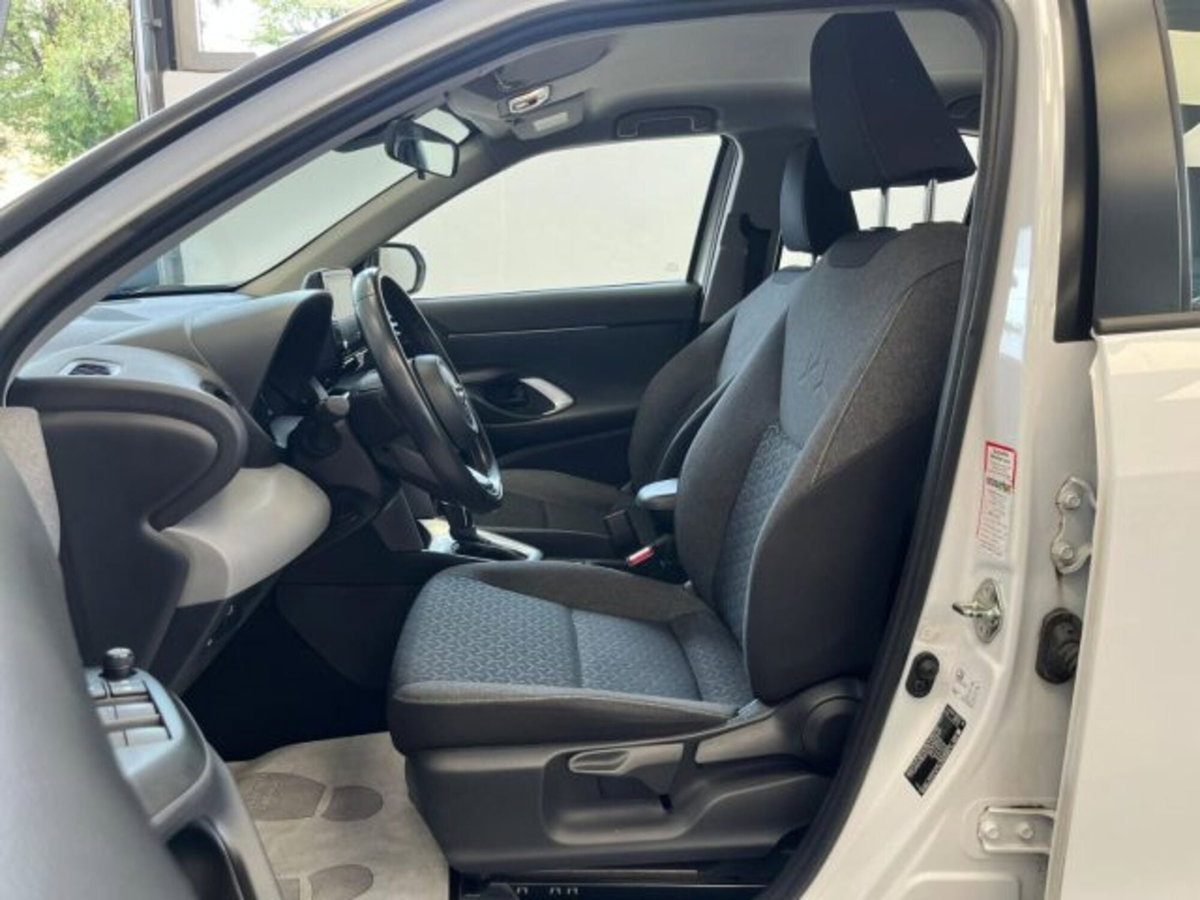 Toyota Yaris Cross 1.5h GR Sport Black Sky fwd 116cv e-cvt (8)