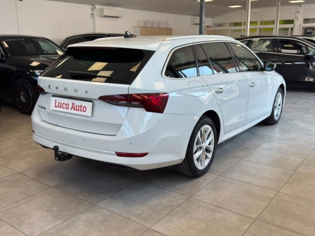 Skoda Octavia Station Wagon 2.0 TDI EVO SCR DSG Wagon Sportline (4)