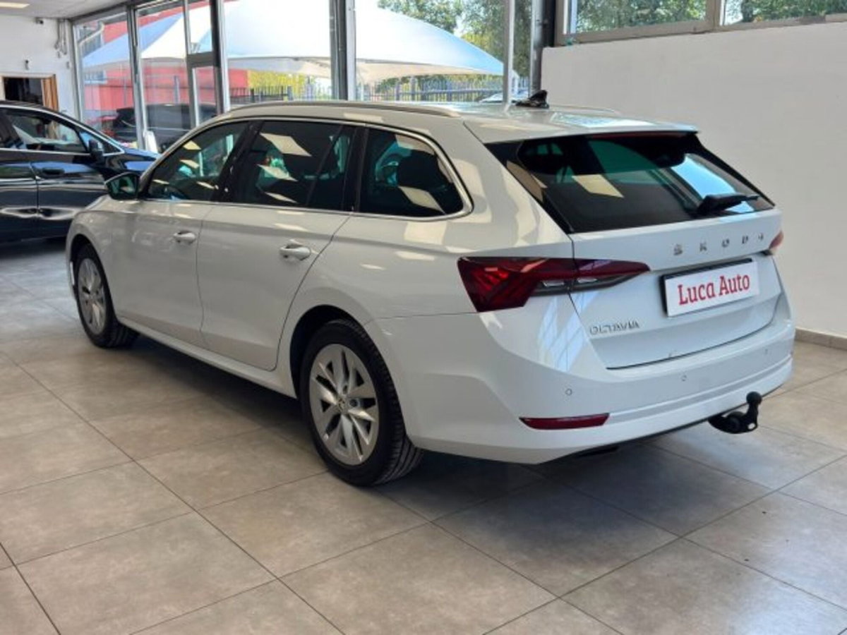Skoda Octavia Station Wagon 2.0 TDI EVO SCR DSG Wagon Sportline (6)