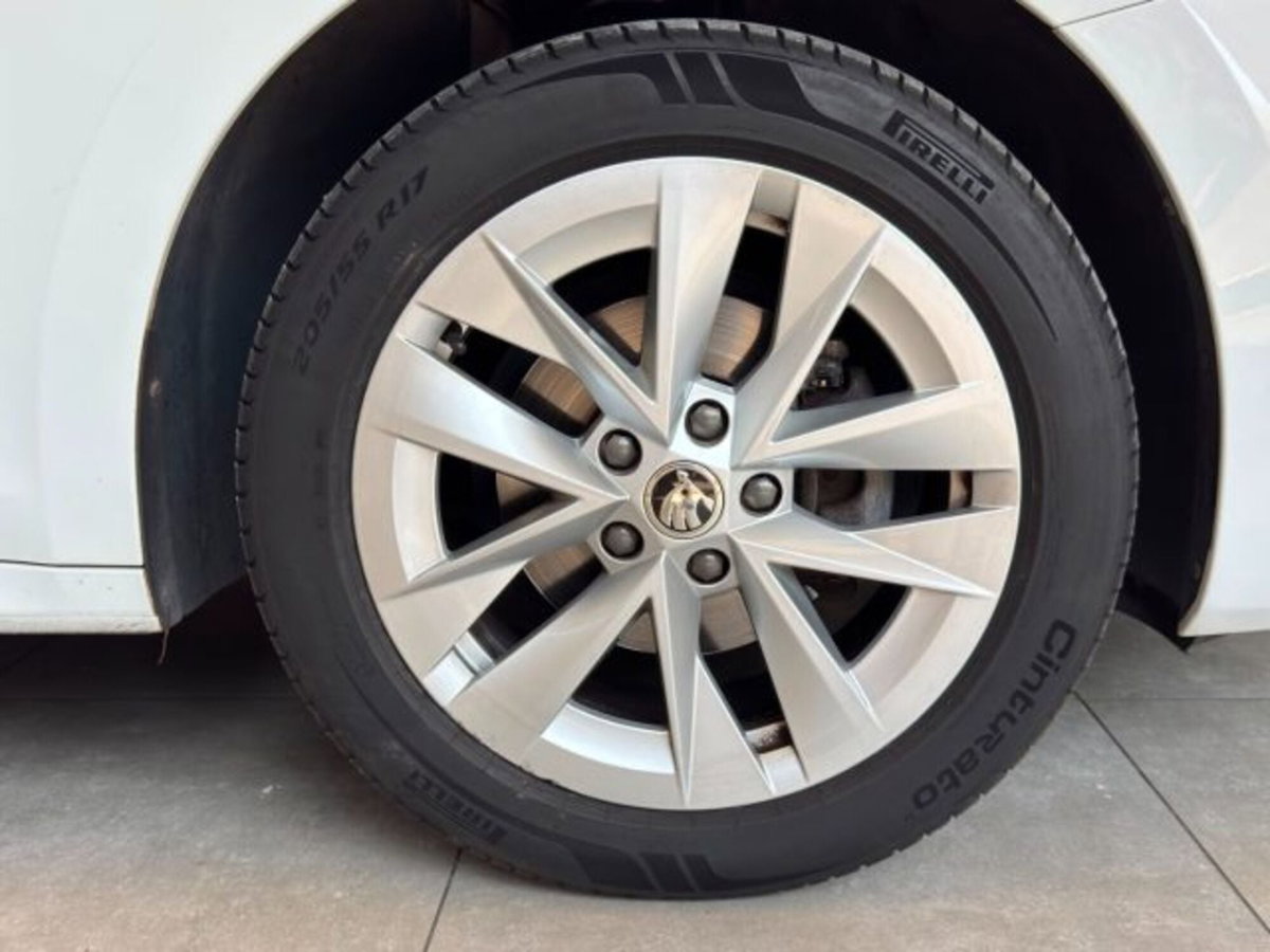 Skoda Octavia Station Wagon 2.0 TDI EVO SCR DSG Wagon Sportline (7)