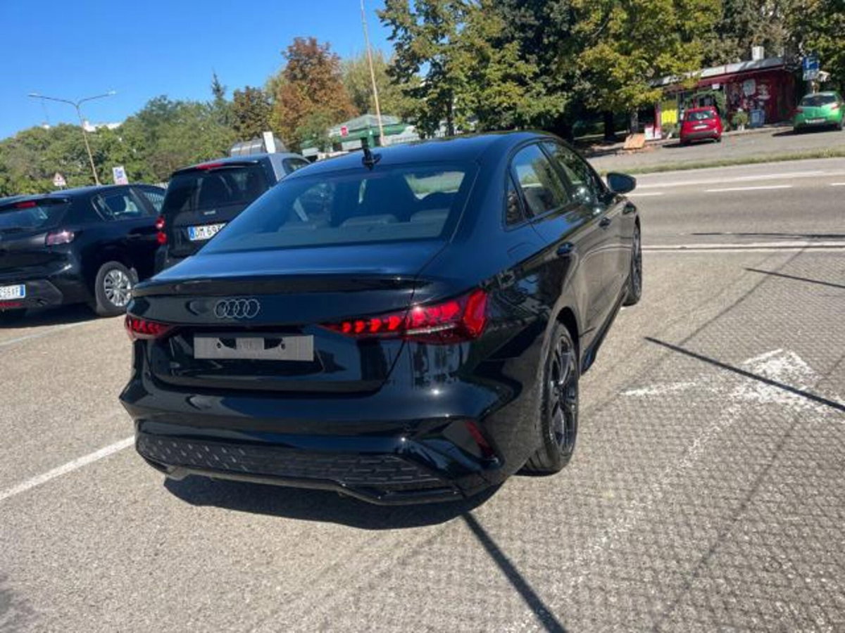 Audi A3 Sedan 35 TFSI S line edition (3)