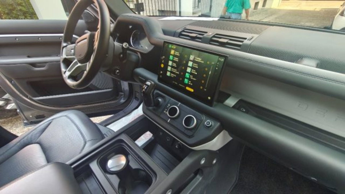 Land Rover Defender 110 2.0 si4 phev X-Dynamic SE awd 300cv auto (12)