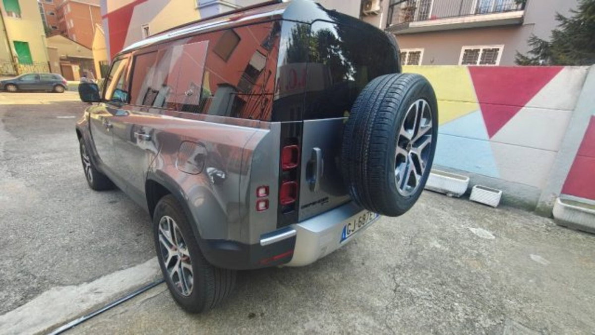 Land Rover Defender 110 2.0 si4 phev X-Dynamic SE awd 300cv auto (4)